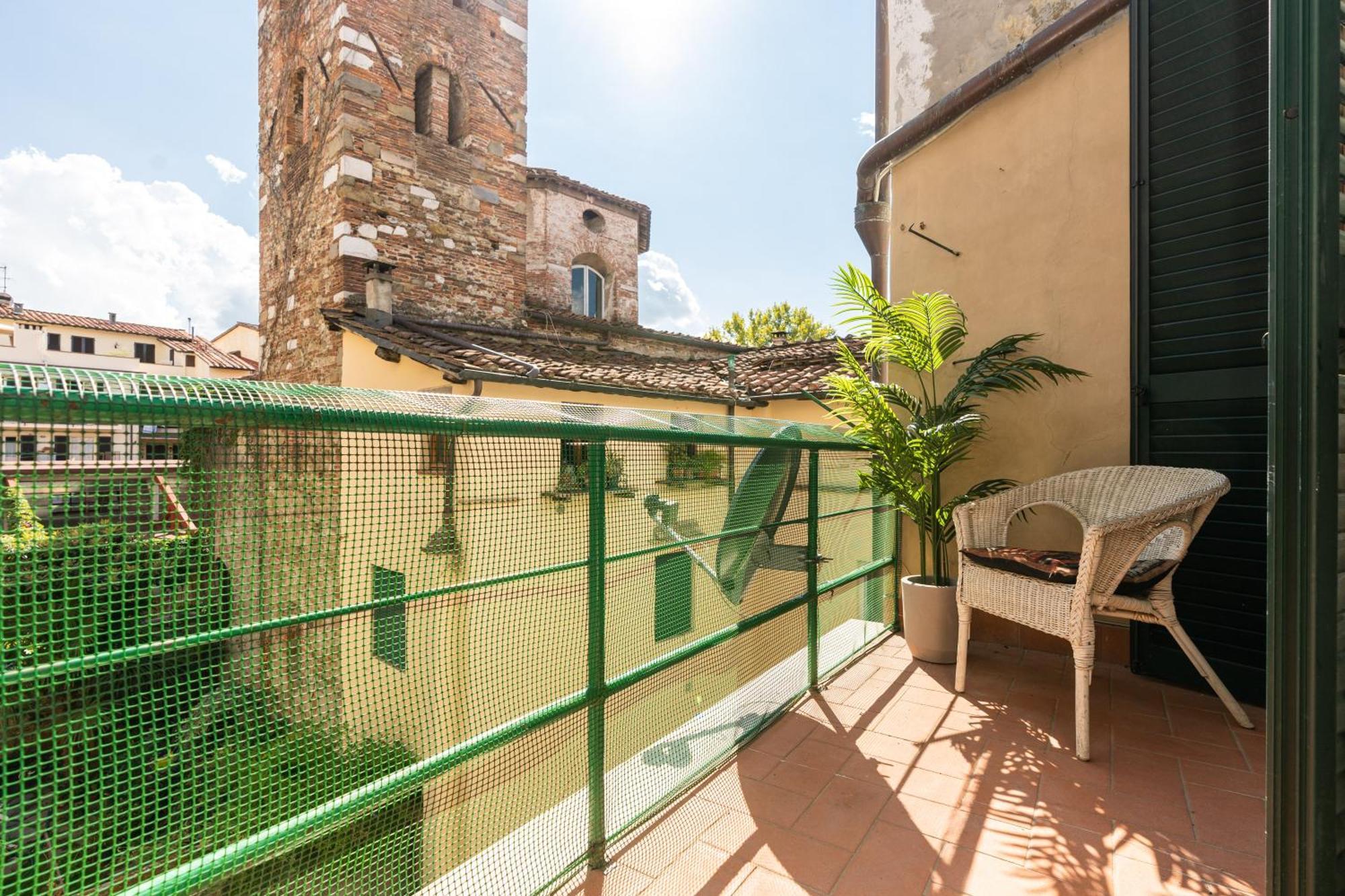 Апартаменты Historic Apt In The Center Of Lucca With Balcony Экстерьер фото