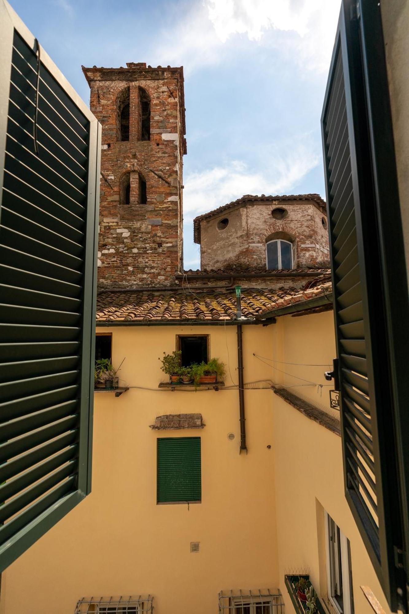 Апартаменты Historic Apt In The Center Of Lucca With Balcony Экстерьер фото